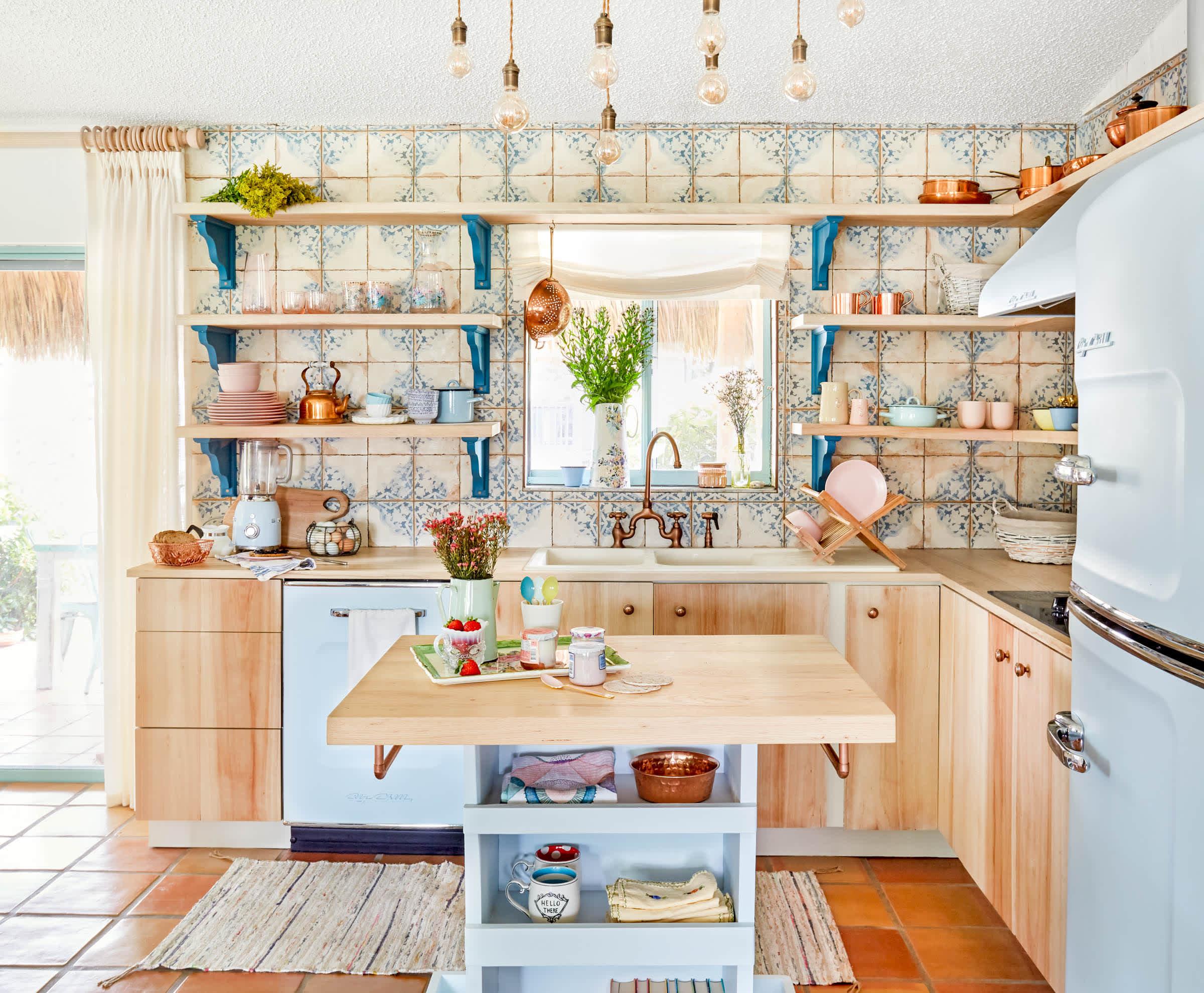 Charming Elements to Create Your Dream Country Kitchen