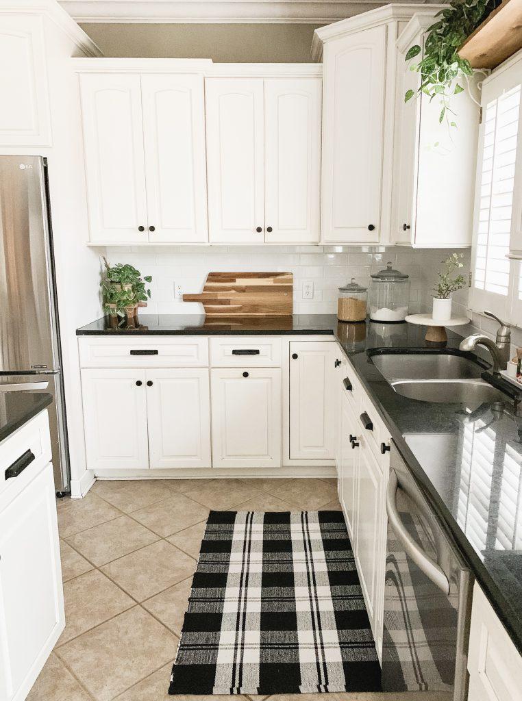 Install a⁢ fun backsplash ‍to add personality to your under stairs ‌kitchen