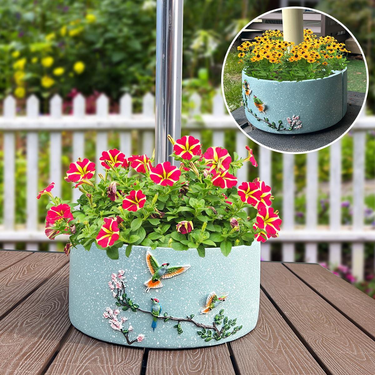 Use colorful planters to brighten up ⁢corners in⁤ your small⁢ patio‍ design