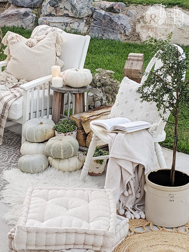 Cozy nook ⁢with soft cushions for relaxed afternoon reading – perfect patio design