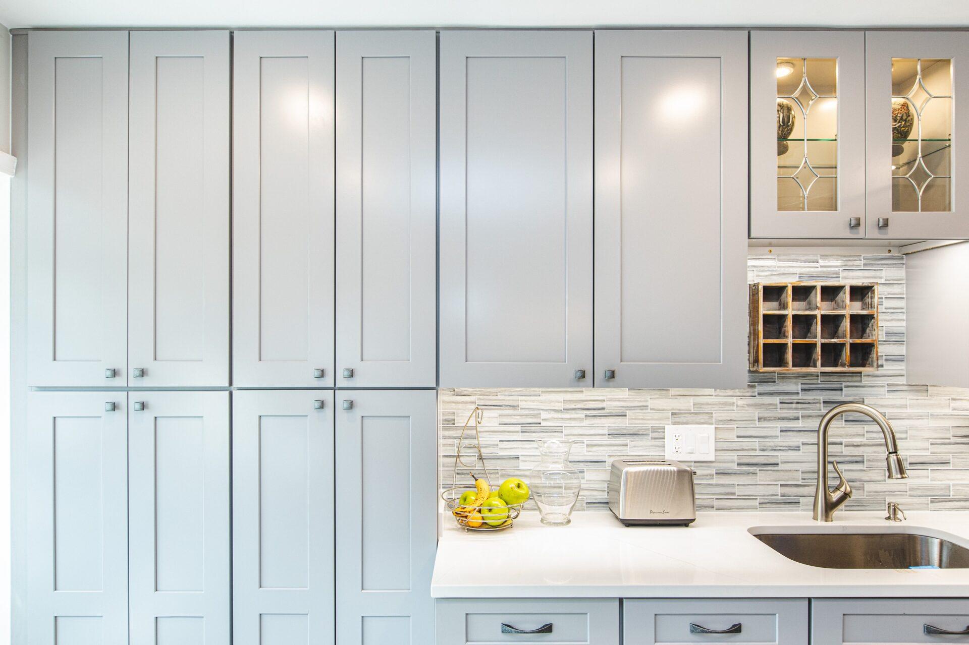 Shaker-style cabinets offer timeless elegance in ‌every farmhouse kitchen design