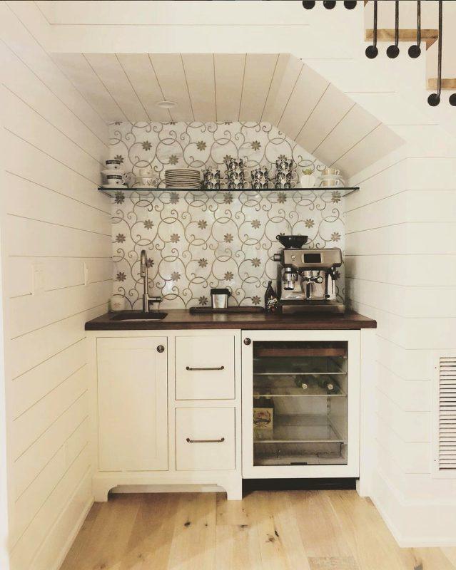 Create​ a cozy coffee nook in your‍ Under Stairs Kitchen for inspiring mornings