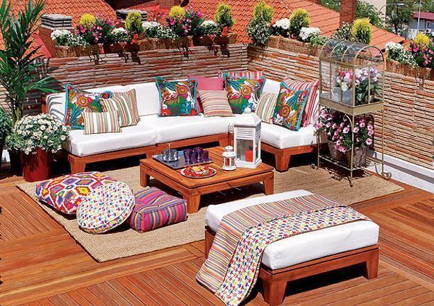 Colorful cushions: Brighten up your patio ​design⁣ with fun textures and patterns