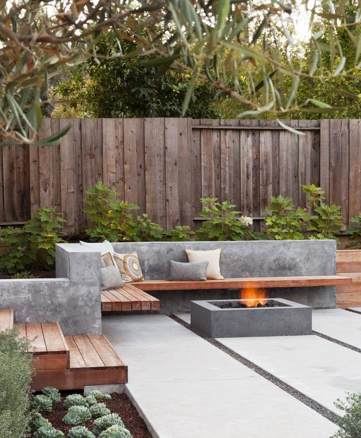 Opt for built-in seating ‌to​ save space in small patio design