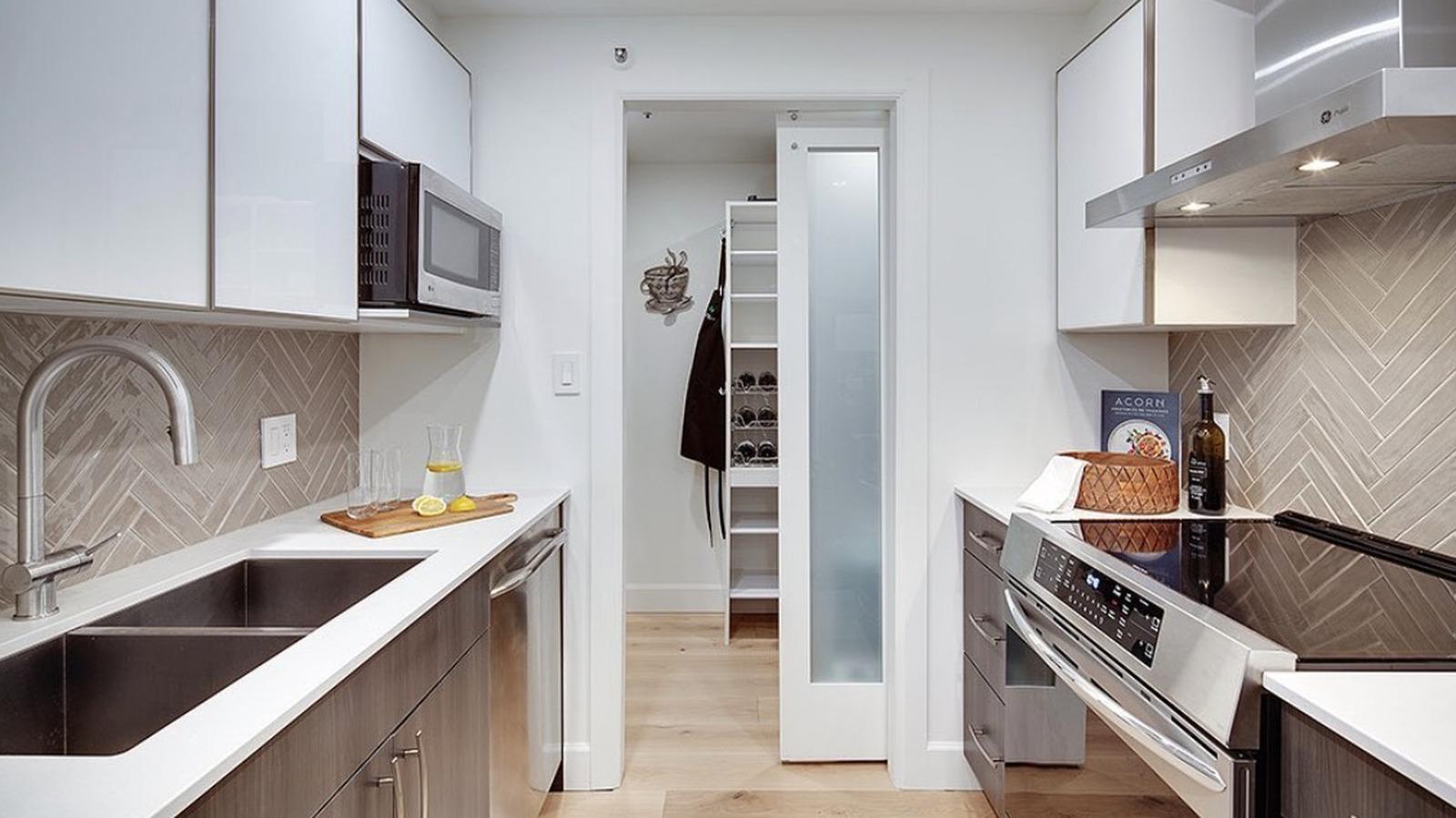 Include a backsplash to add​ personality ‍to your galley kitchen