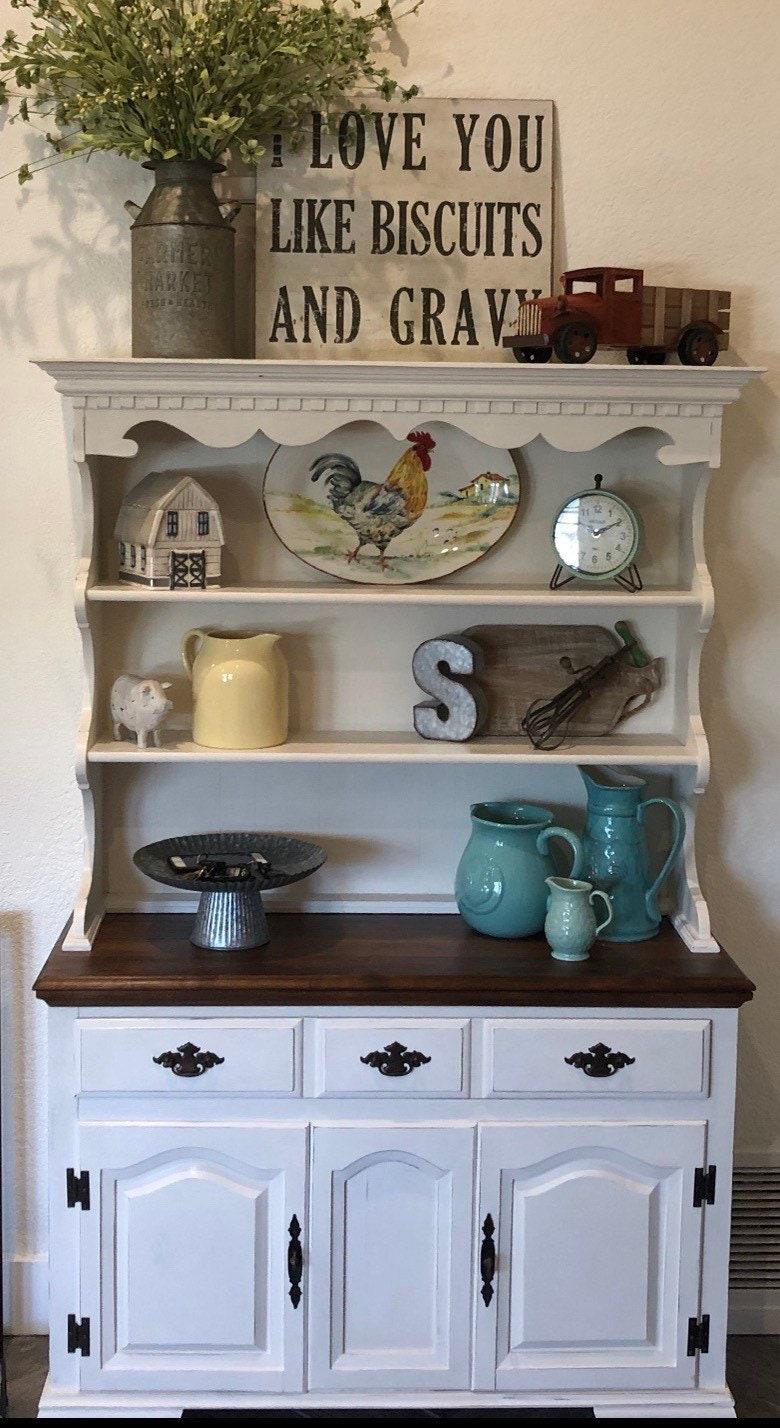 A⁣ farmhouse hutch​ showcases ​collectibles while ⁣enhancing ‌storage in your kitchen