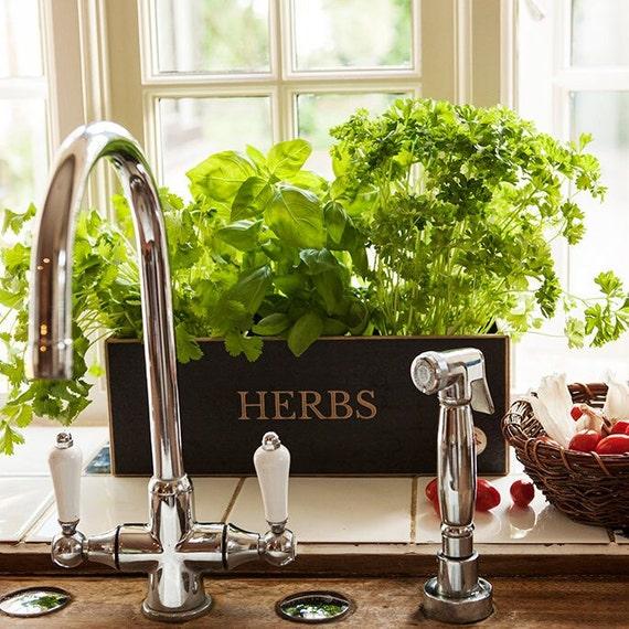 Herb garden window boxes⁣ to keep ⁣fresh⁤ flavors close​ in your ‌farmhouse⁤ kitchen