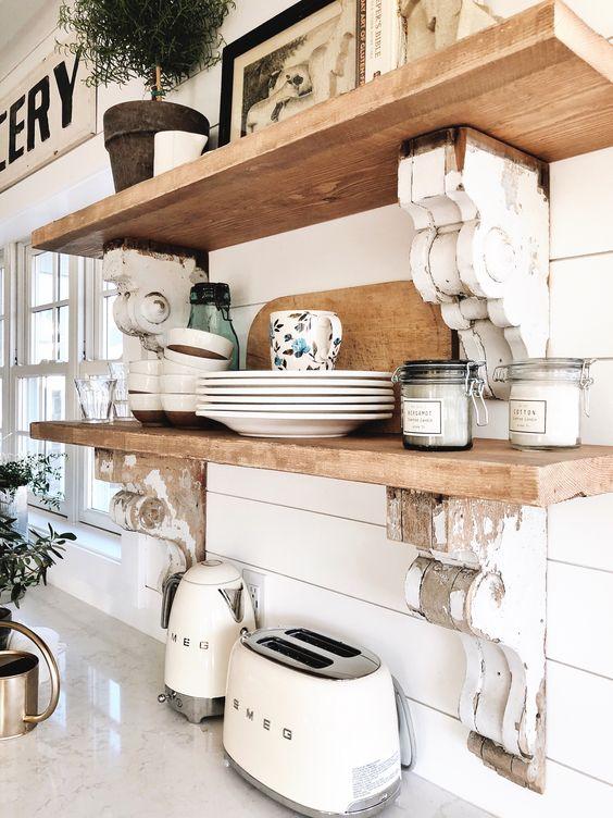 Incorporate open shelving to display​ dishes and add character to your farmhouse ⁤kitchen