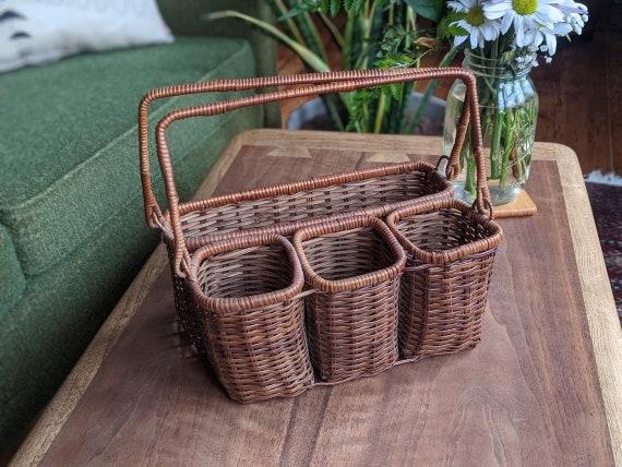 Woven baskets offer stylish storage‍ solutions in a country kitchen