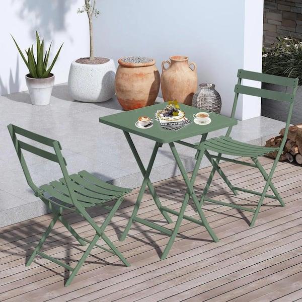 Choose⁣ foldable⁤ furniture for versatility⁤ in your small patio⁣ design