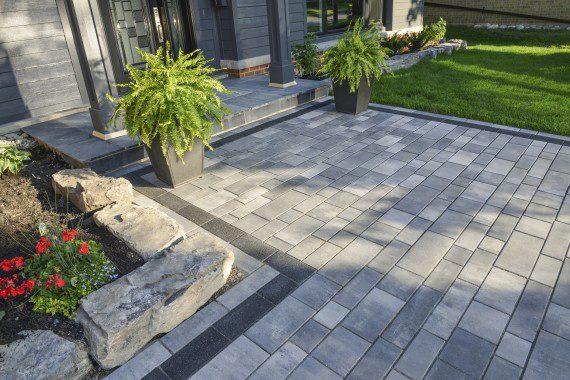 Create ⁤pathways with modern pavers for ​a chic ‌look in your modern backyard