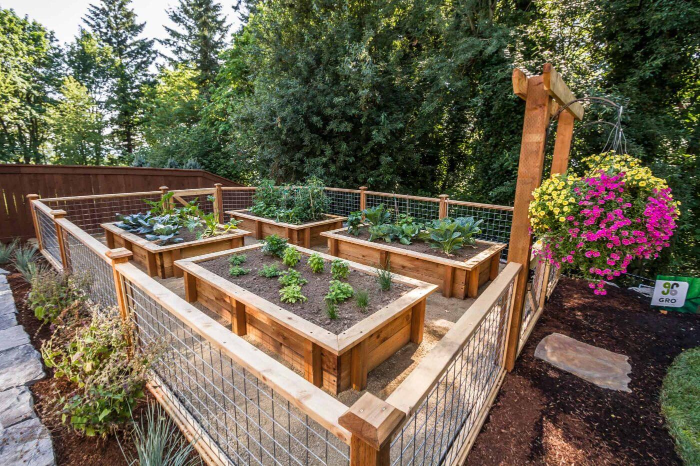 Build a raised garden bed for easy⁤ maintenance within your backyard design