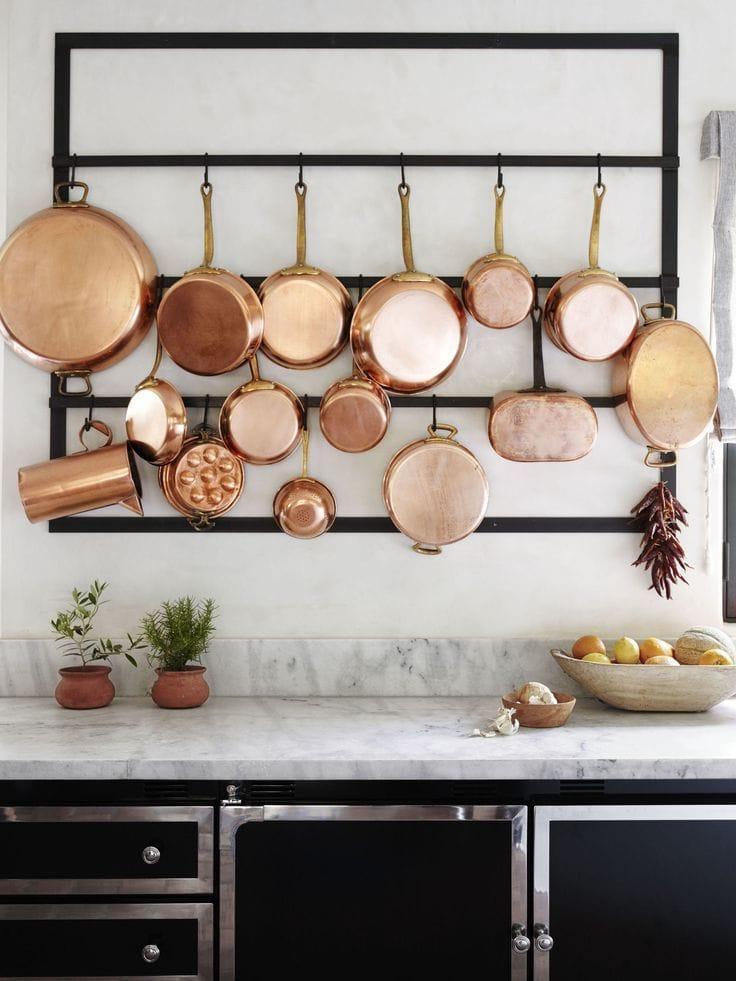 Decorative copper pots for ‌a⁤ touch of elegance in your country kitchen