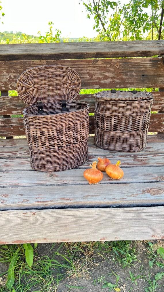 Woven baskets provide charming storage solutions in ⁢your country kitchen