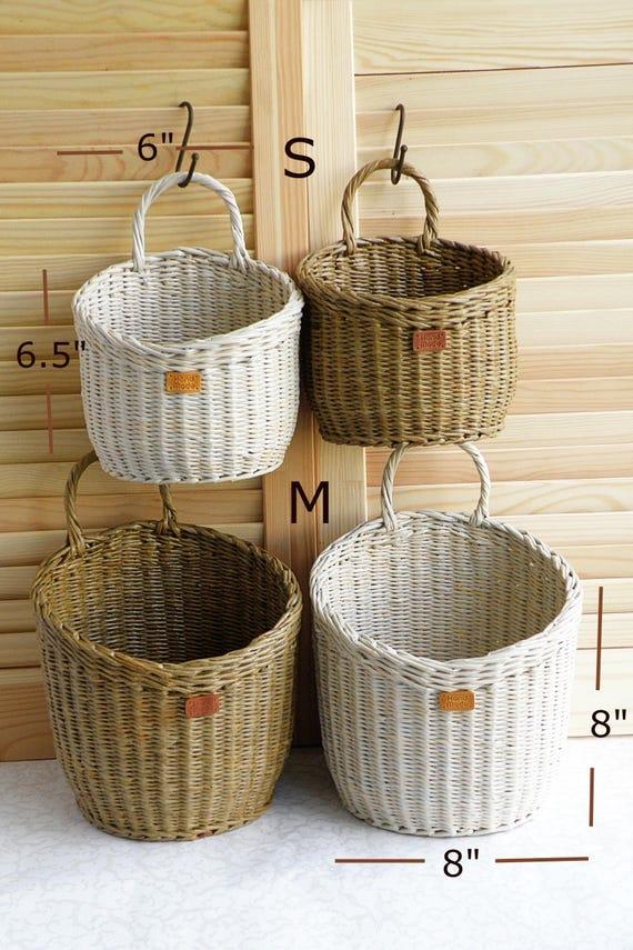 Woven baskets for storage introduce ​a touch of rustic ​charm to your country kitchen