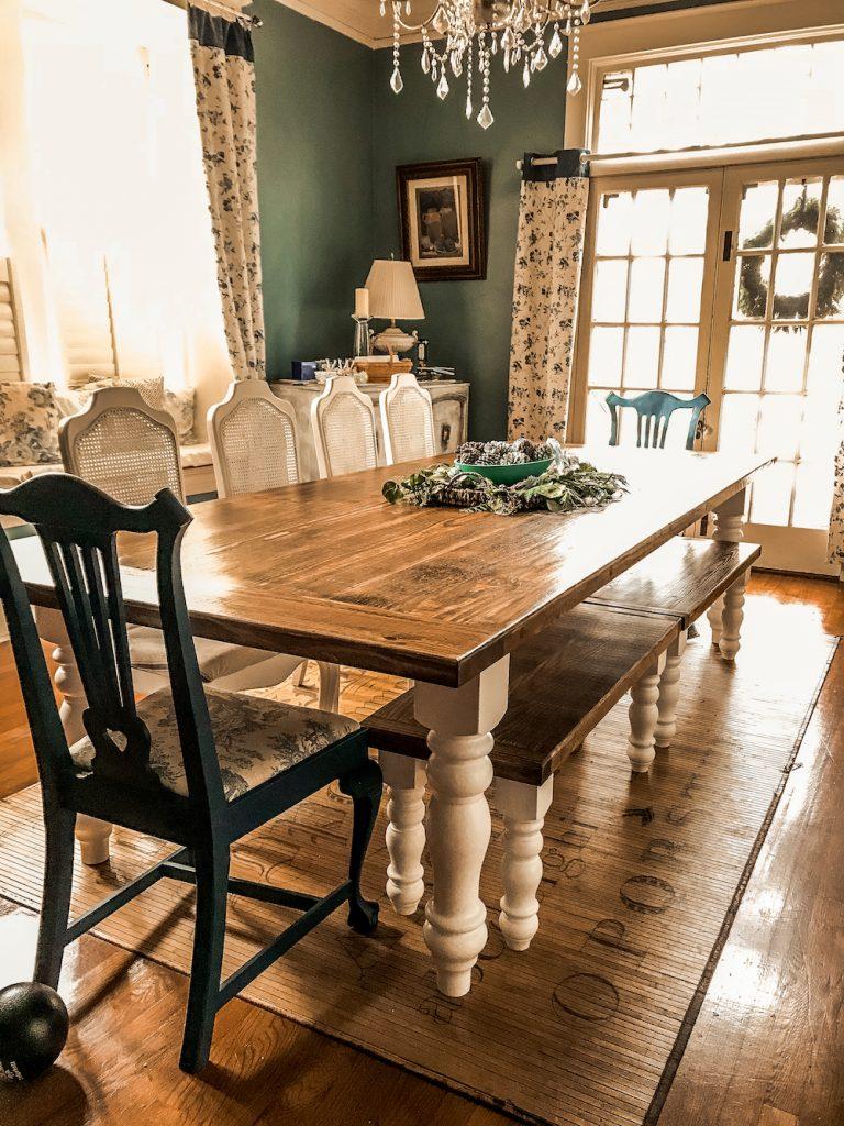 A vintage dining table invites family⁣ gatherings in your farmhouse kitchen