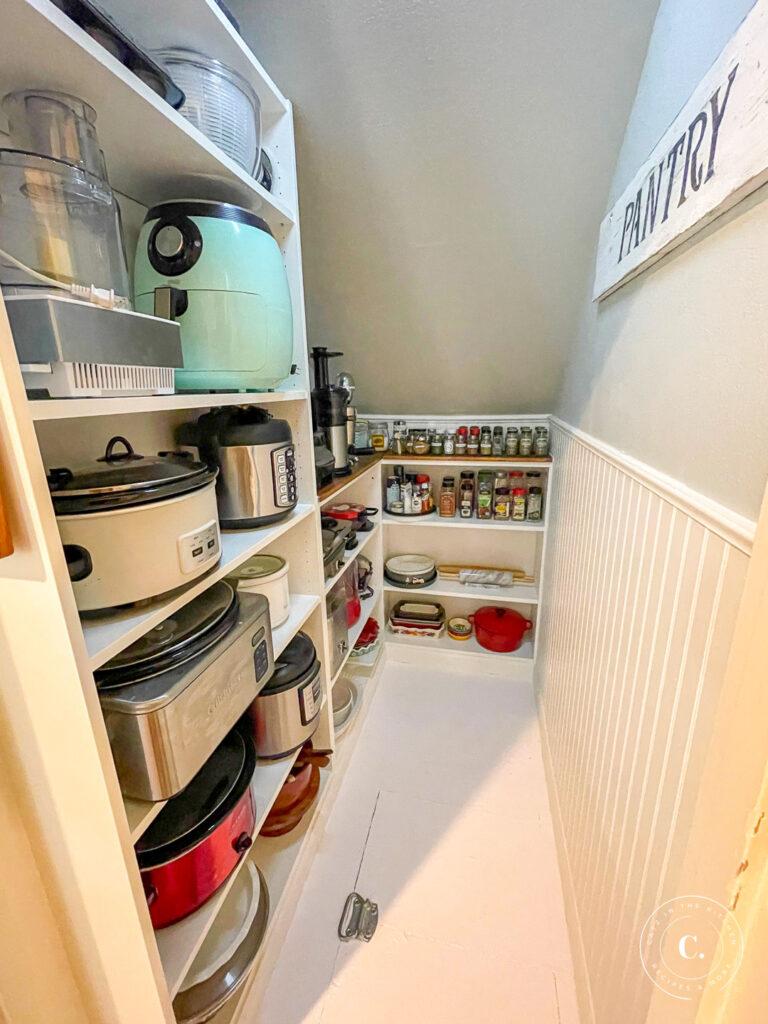 Use sliding doors to conceal appliances in your under‌ stairs kitchen for a⁤ clean​ look