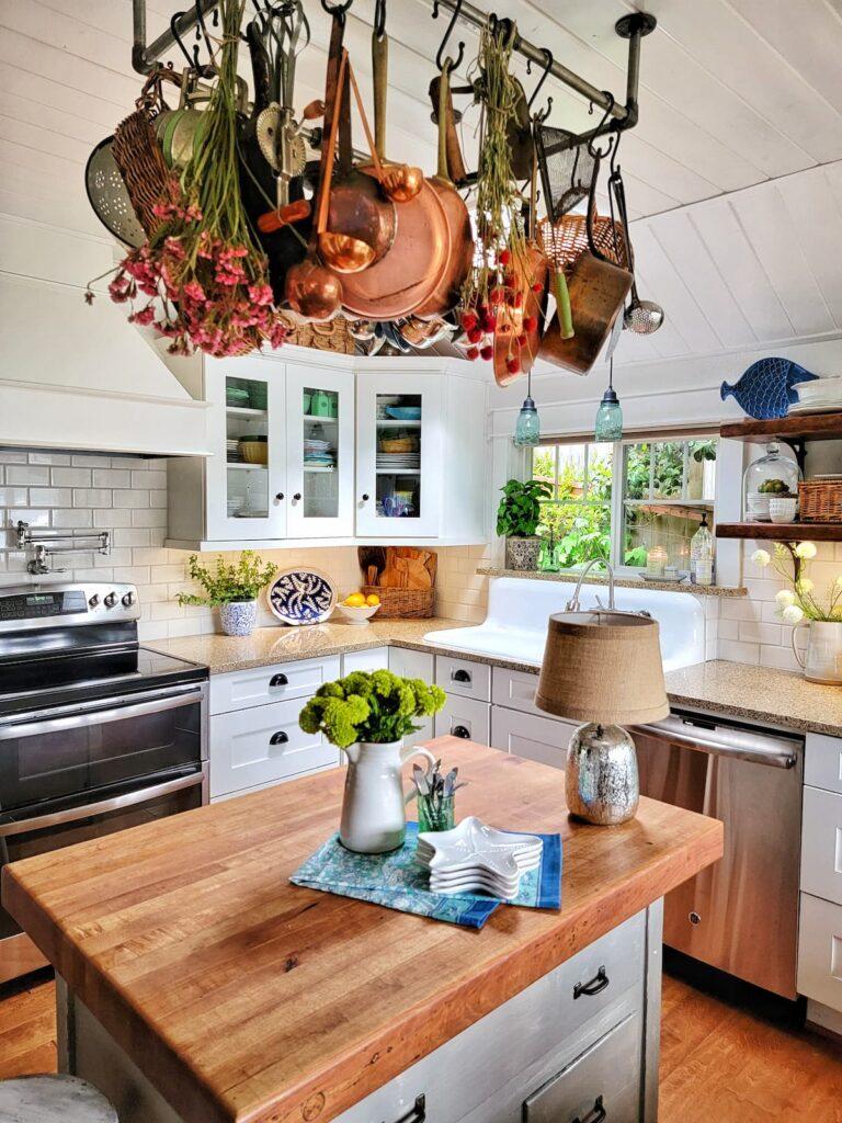 Hang pots and⁢ pans for stylish organization in your Under Stairs Kitchen