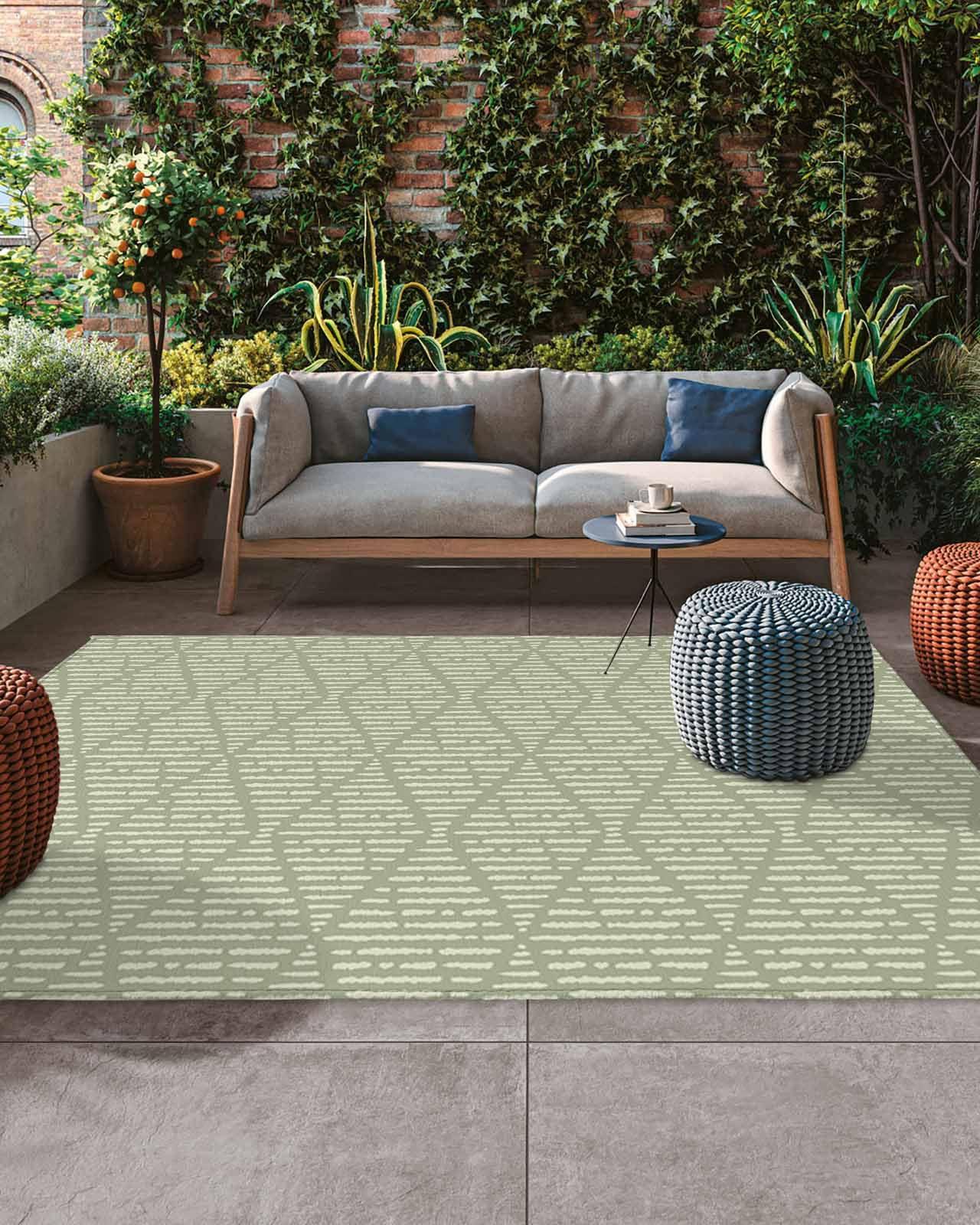 Utilize outdoor‍ rugs ⁤to ​create cozy, defined areas in your ‍modern‌ backyard