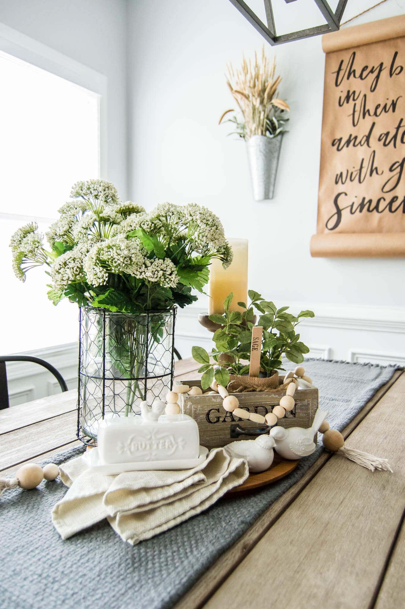 A large farmhouse table ‍centerpiece can ‌anchor your ‍farmhouse kitchens design