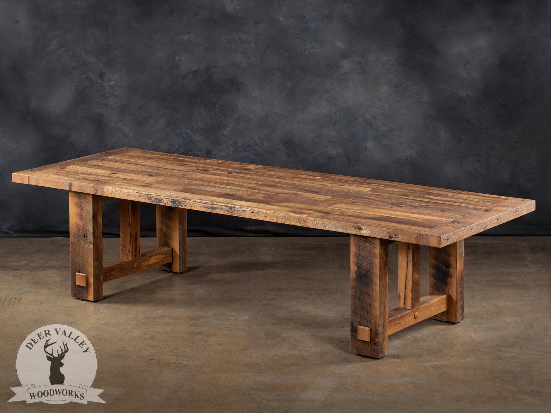 Rustic wooden farmhouse table to gather family and friends for cozy ⁣meals