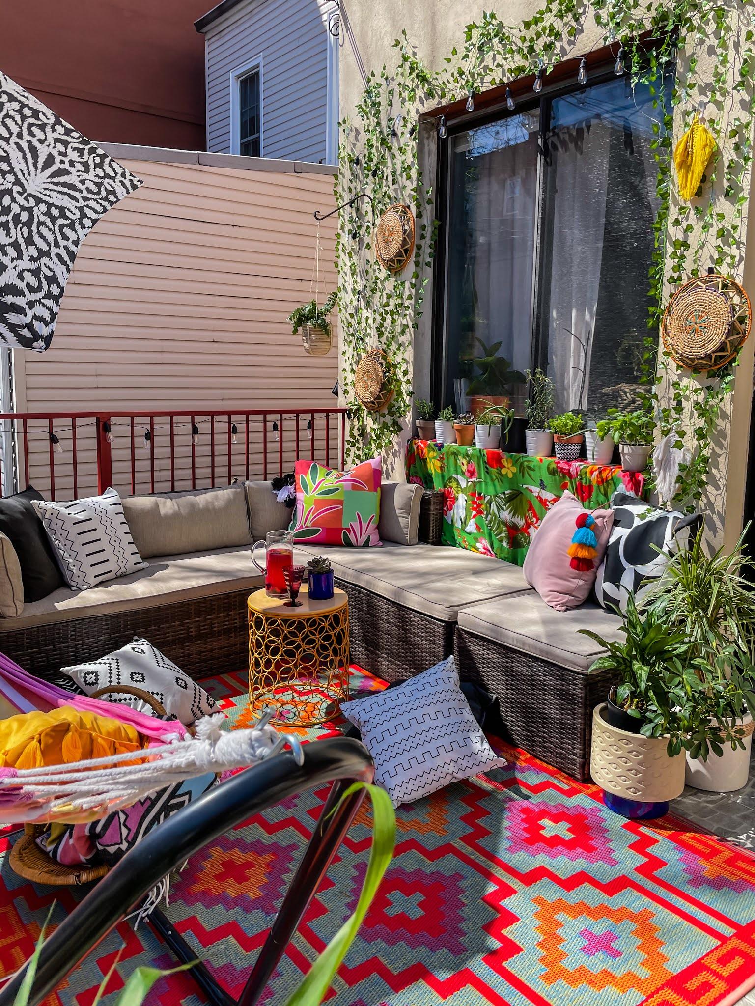 Colorful‌ Accents: Brighten your patio design with bold cushions and decor for a lively touch