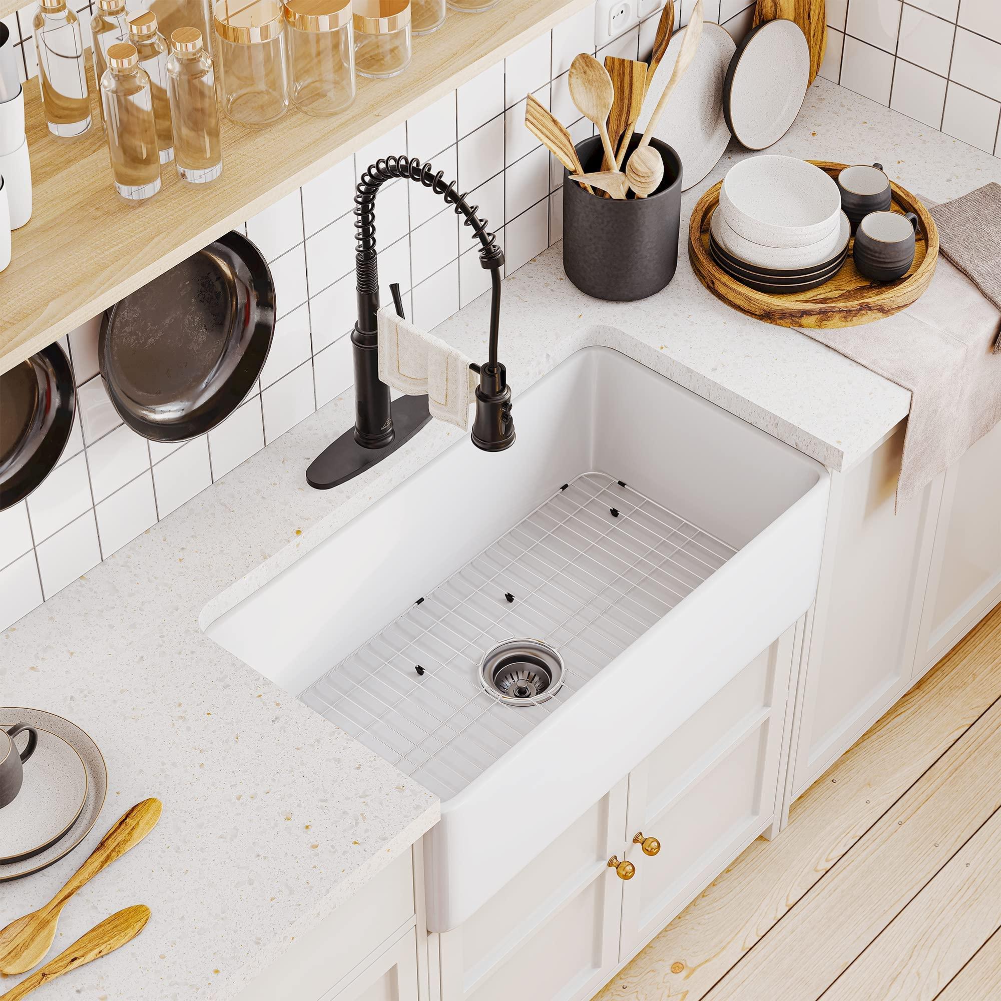 A classic ⁣apron front sink completes the look ⁣of your farmhouse kitchen