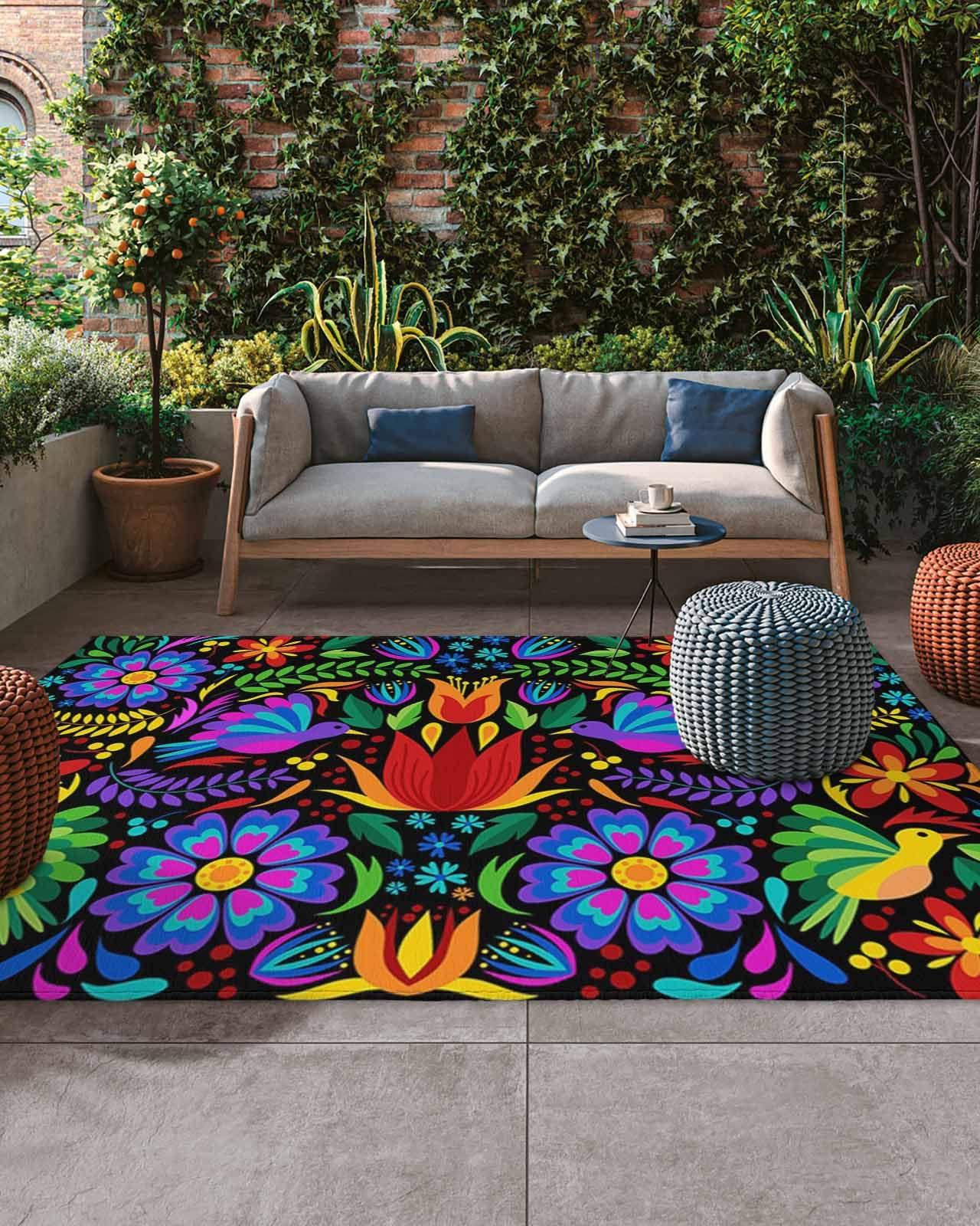 Colorful rugs: Add personality to your⁢ patio design with bright outdoor textiles