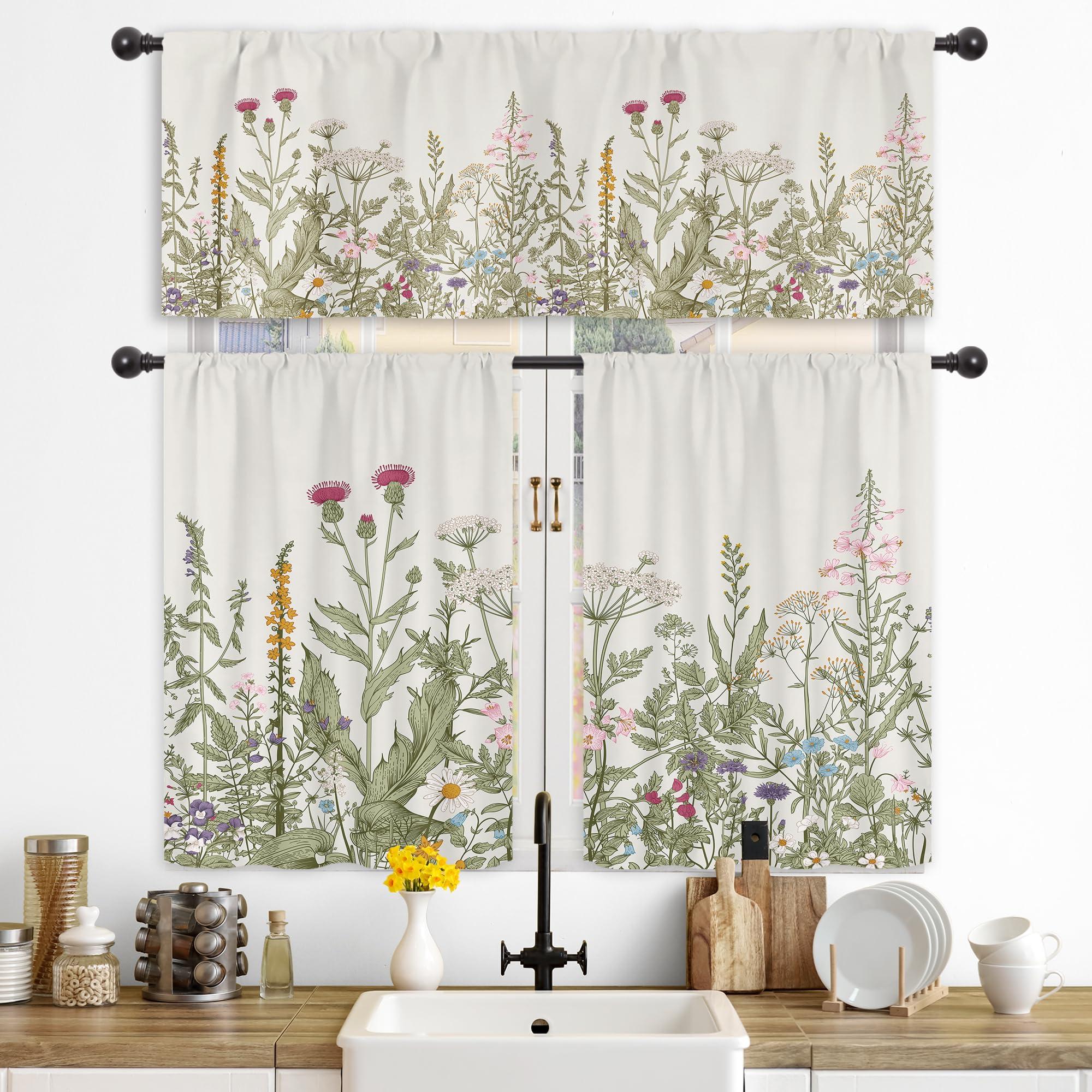 Floral patterns in‍ textiles bring a ‌touch of⁣ nature​ to a country kitchen