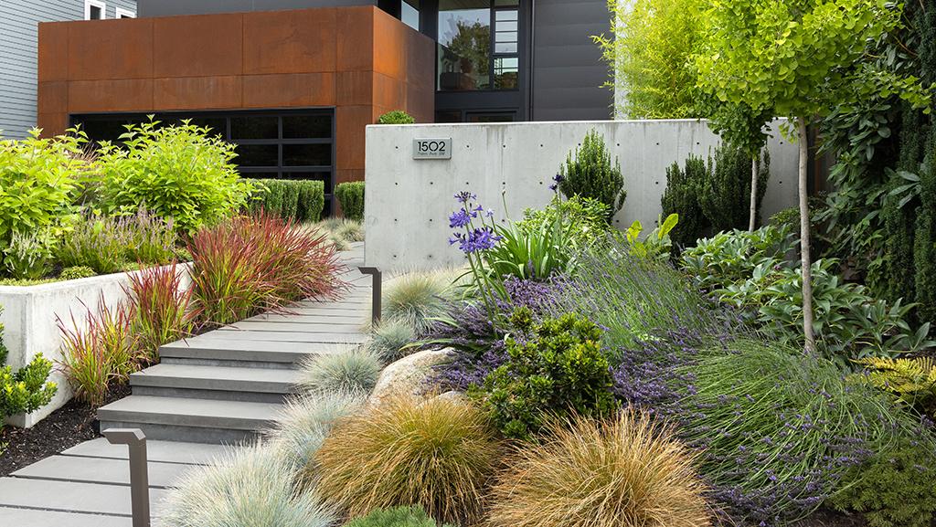 Keep it ⁤fresh with seasonal planting strategies‍ in modern landscape design