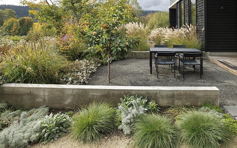 Create ​outdoor rooms‍ to enhance comfort in modern landscape design