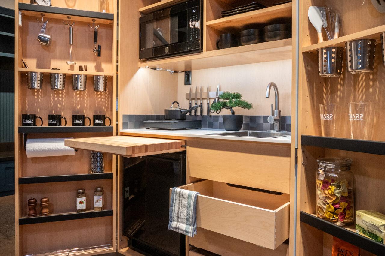 Use multi-functional furniture to maximize ‍space in your ‌galley ⁢kitchen