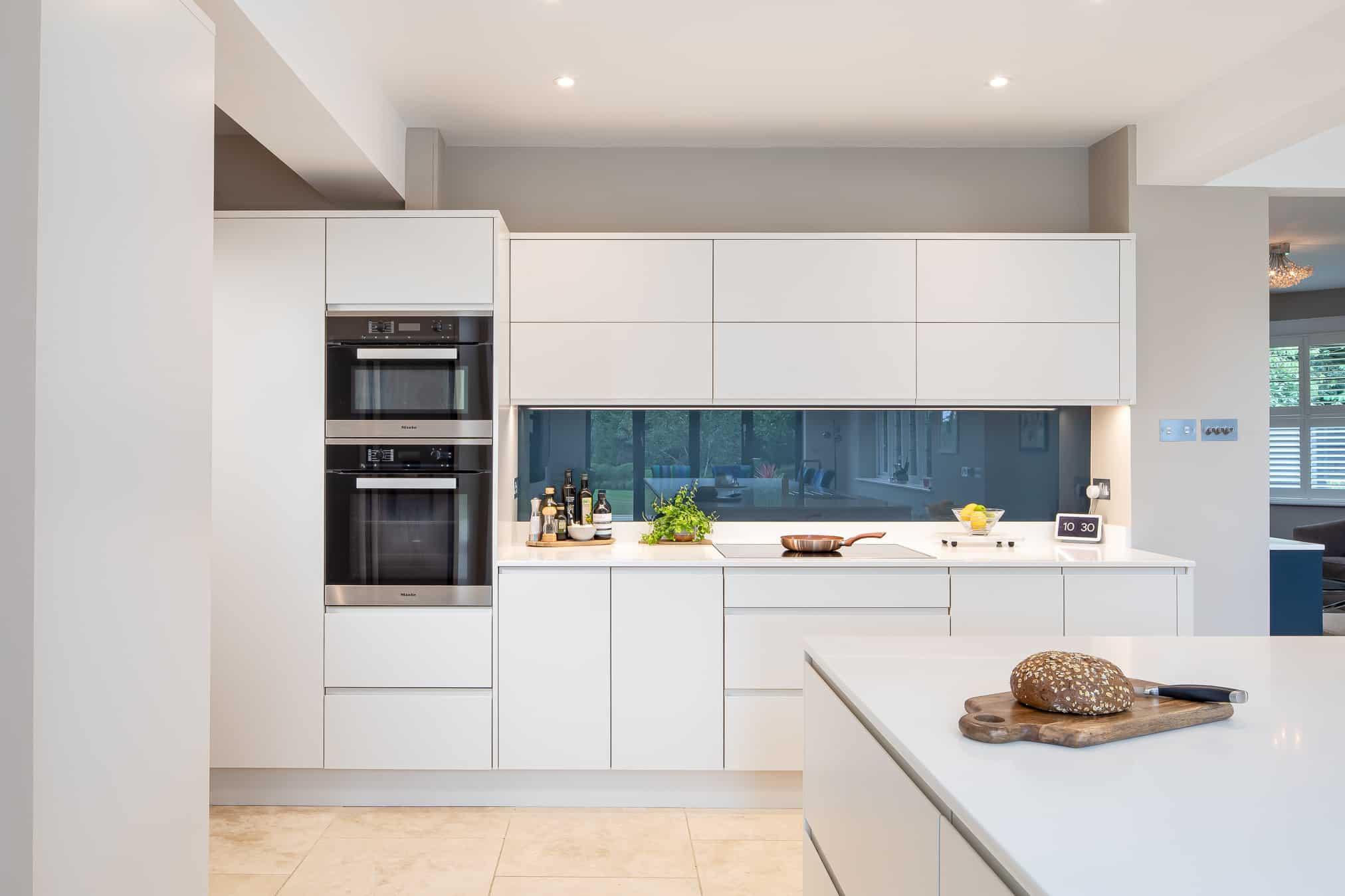 Sleek cabinetry transforms ‌your modern kitchen into a stylish yet ​functional space