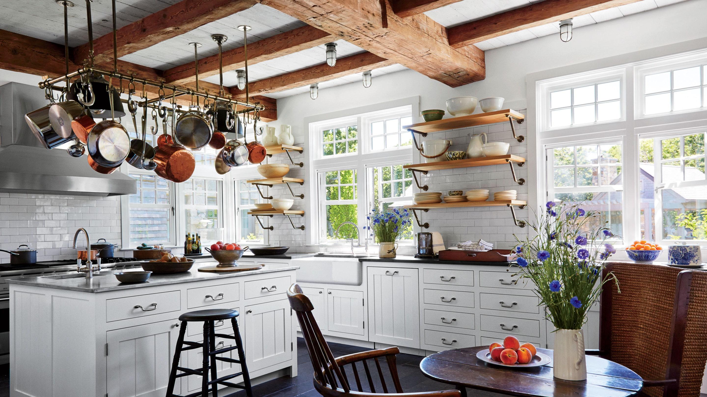 A⁣ rustic farmhouse sink ⁤adds charm and functionality to ‍your farmhouse ‍kitchen