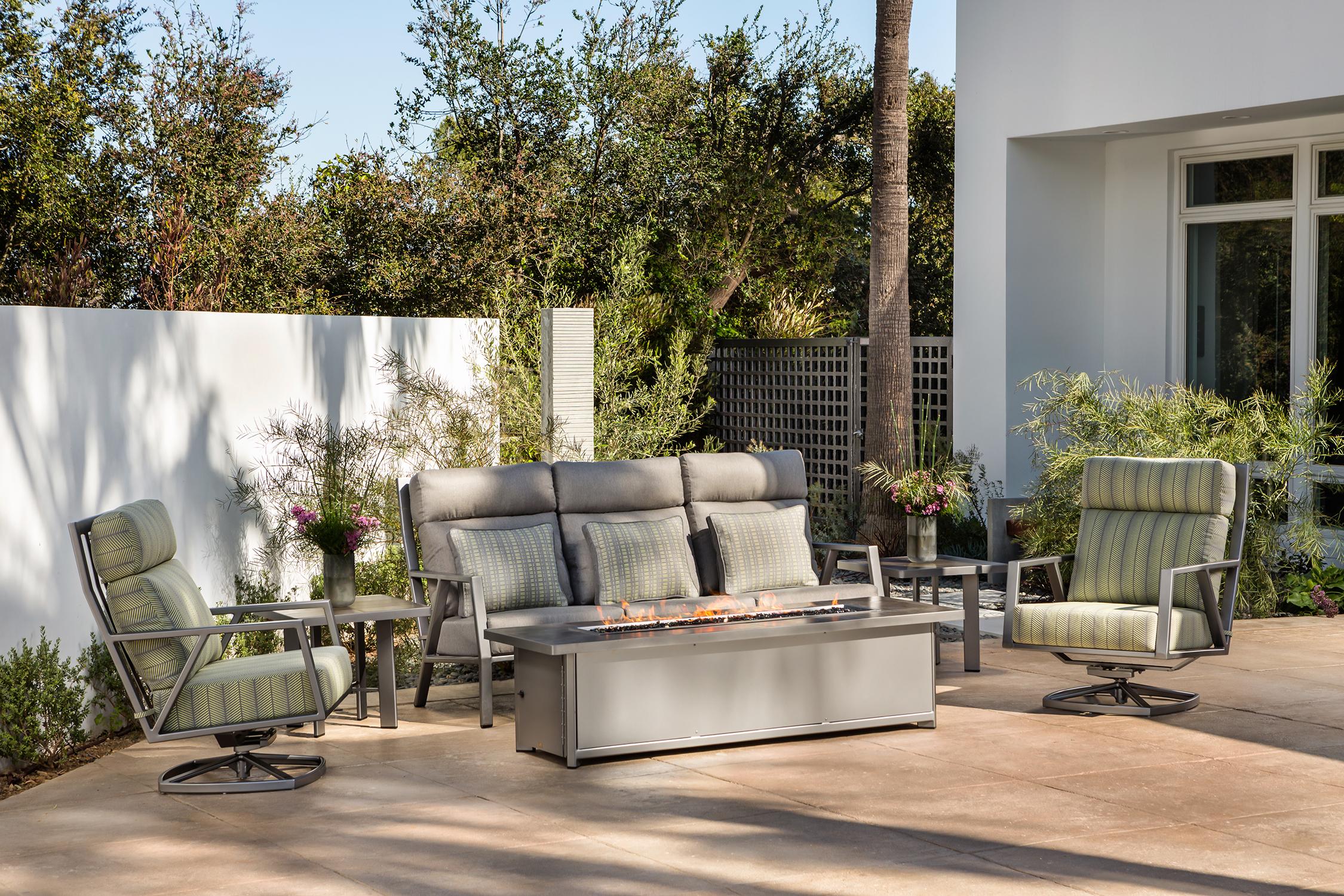 Nature-inspired colors: Choose earth tones to create a serene palette in your patio design