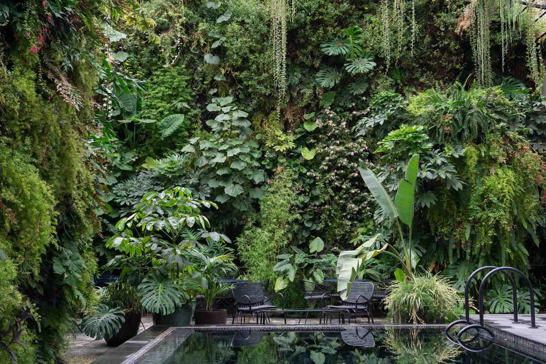 Vertical ‌gardens provide innovative solutions ‌in Modern Landscape⁤ Design for small spaces