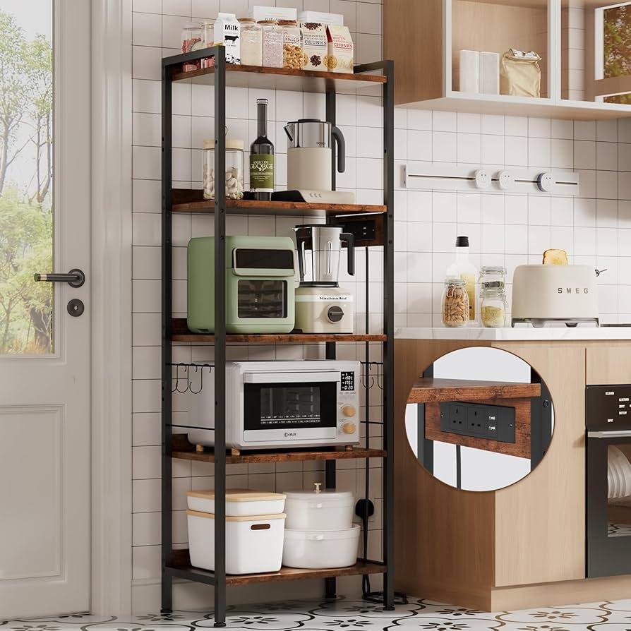 Adequate shelving units provide organized storage⁣ in an industrial kitchen