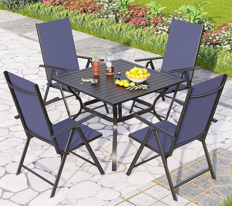 Choose furniture that folds easily to save‍ space in your ⁤small patio design