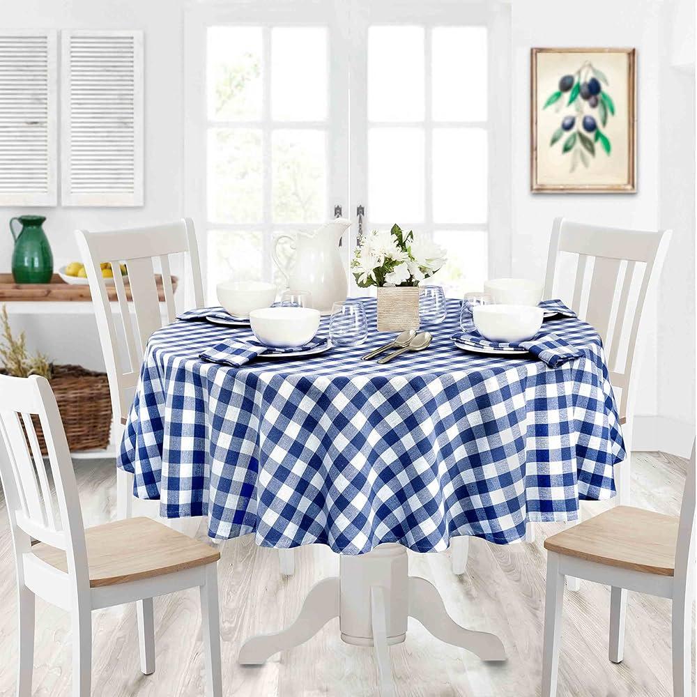 Cozy textiles like⁤ checked tablecloths warm up your country kitchen ‍ambiance