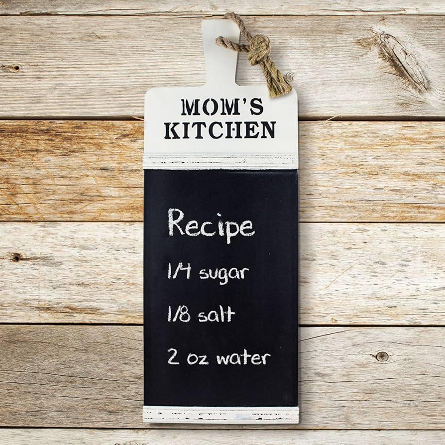 A chalkboard wall keeps ⁤your farmhouse ‍kitchen organized and encourages⁣ creativity