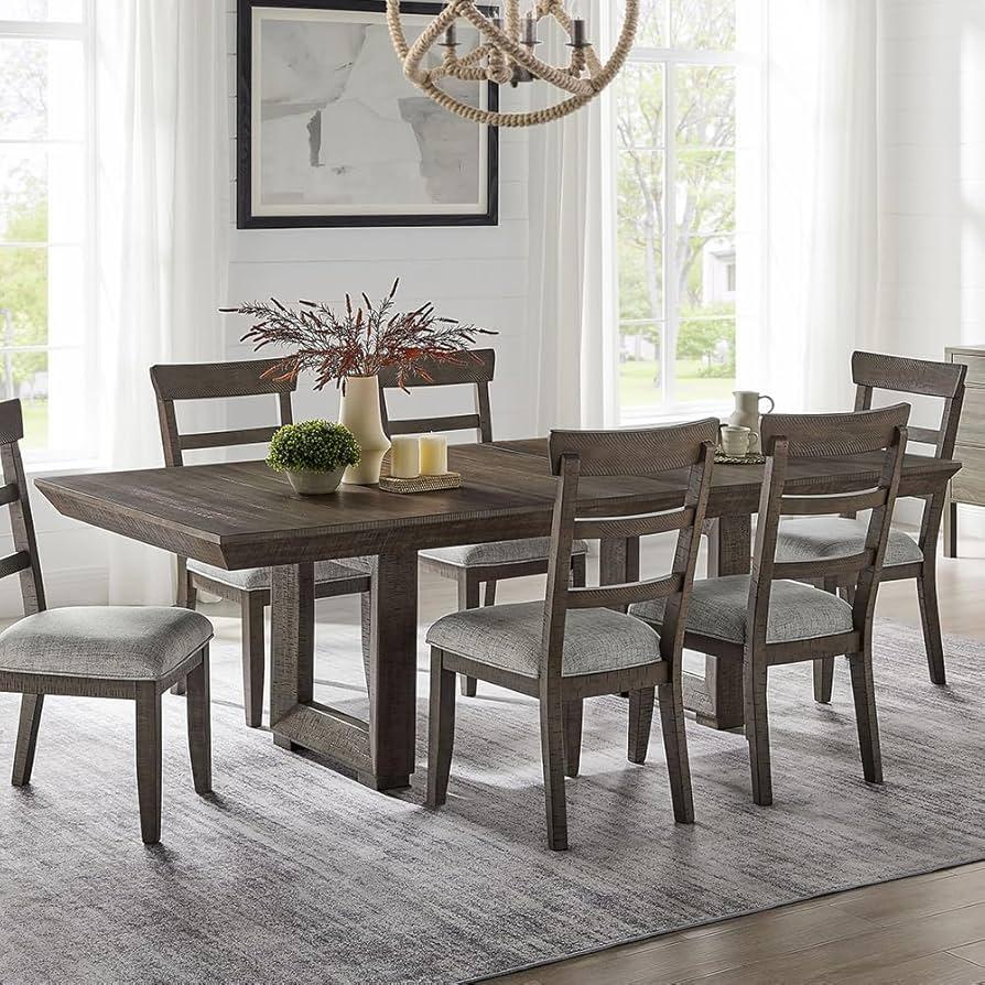 A large ⁤dining ⁣table as a centerpiece for family gatherings in your country‍ kitchen