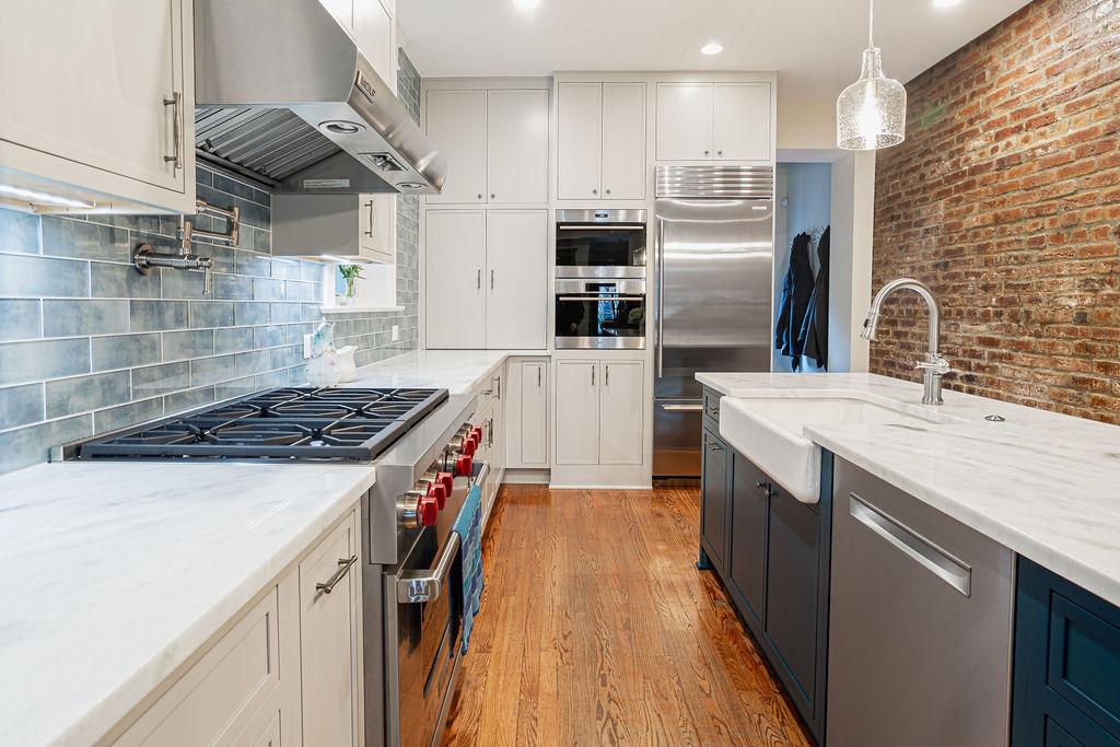 Keep ‌counters clutter-free ⁣for a more efficient⁣ galley kitchen