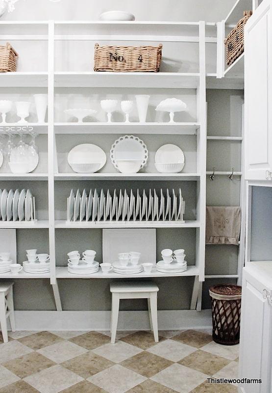 Incorporate​ a butlers pantry for‌ extra storage in your​ farmhouse kitchen