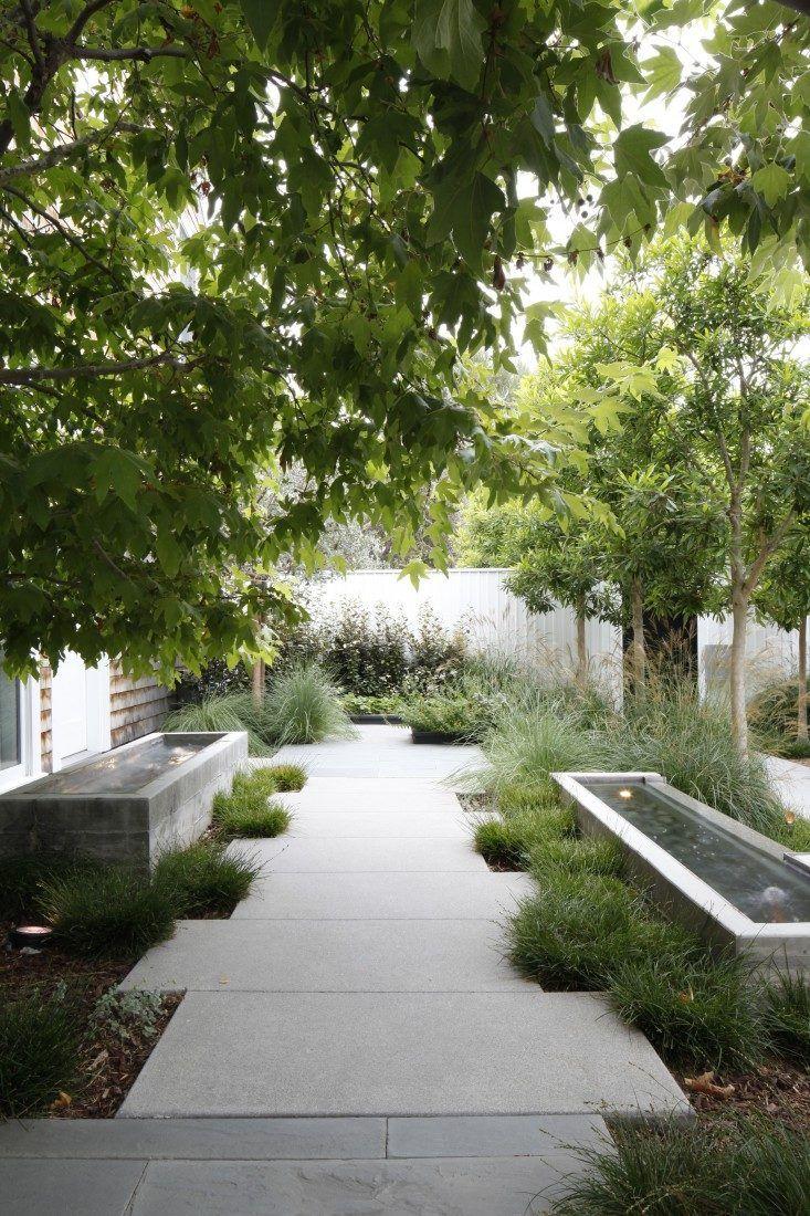 Incorporate concrete elements for a stark, contemporary ⁤modern landscape​ design