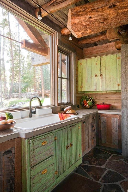 Rustic​ wooden cabinets add charm⁤ and warmth to a farmhouse‍ kitchen⁣ space