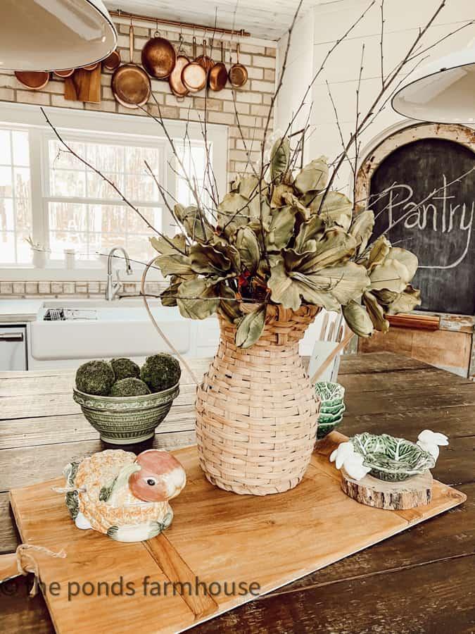 Woven‌ baskets for organizing and adding texture to your farmhouse kitchen decor