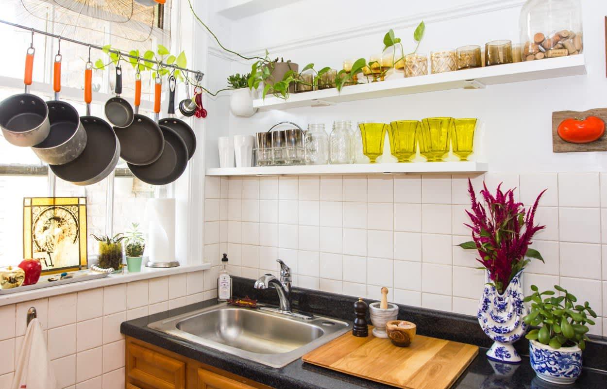 Hang pots and pans ‍above the‍ counter in your ‌galley kitchen