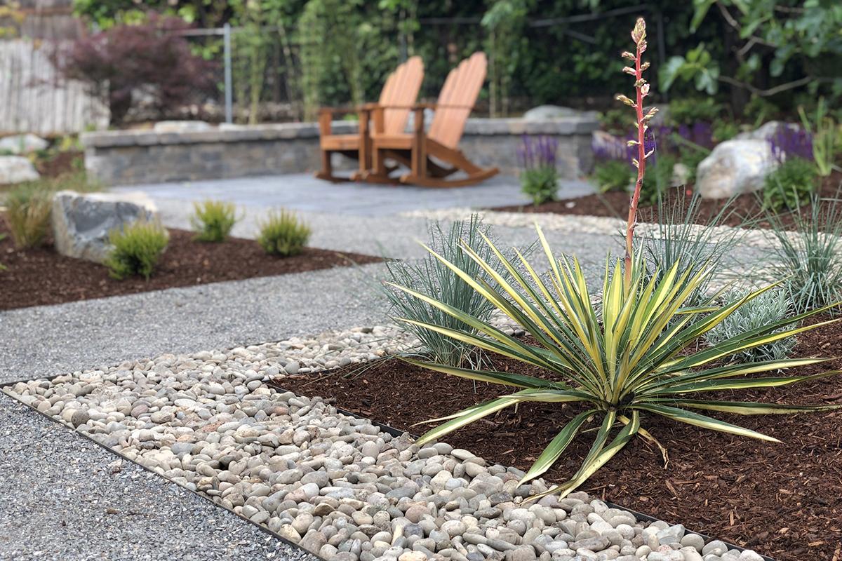 Utilize gravel pathways for an inviting ​touch in modern landscape design