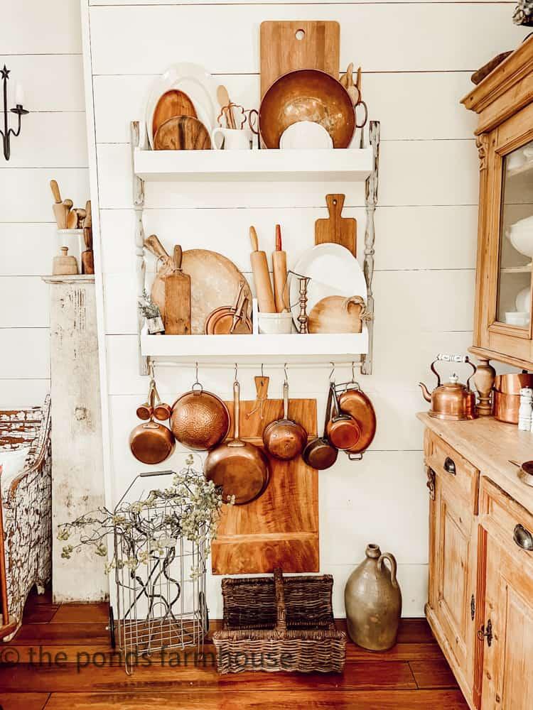 Vintage-inspired‌ porcelain dishes add charm⁢ to your farmhouse kitchen display