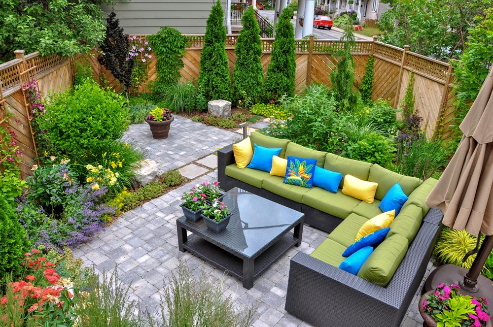 Choose eco-friendly materials for a sustainable ⁣touch to your modern ‌backyard